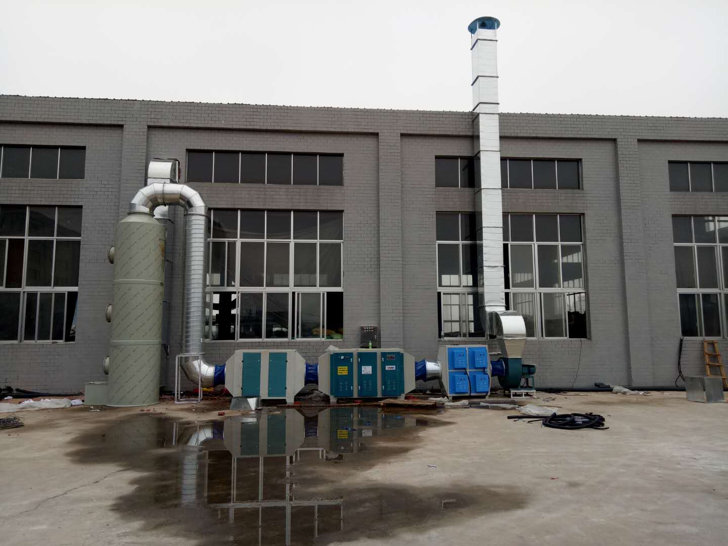 湖南易達塑膠廠廢氣處理設(shè)備